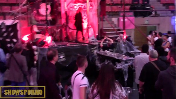 BDSM fetishshow inpublic