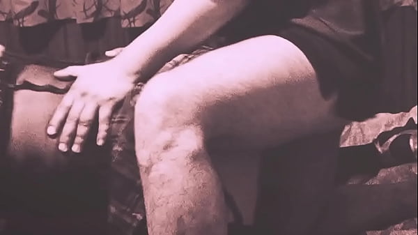 Le penetro a esta trans que quer&iacute;a verga le subo la falda y le meto sexo 