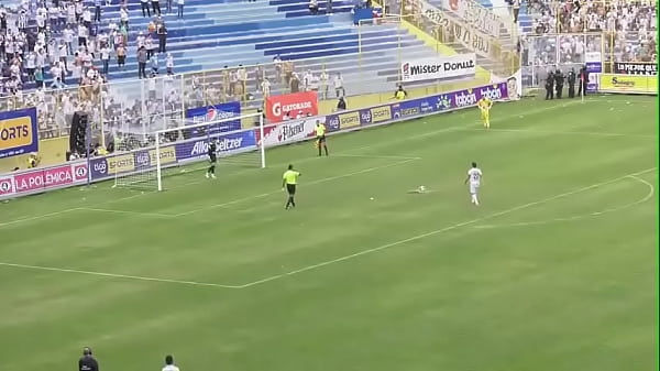 Joven Santaneco de_se folla a puta_vestida_de blanco su primer día como mayor de_edad