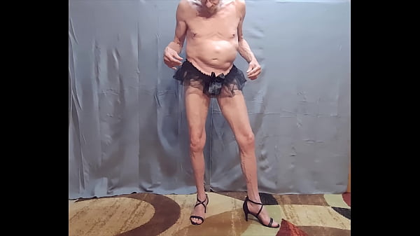 Play MP4 - Busy-Bottom in sexy Black Ruffled Panties & Heels