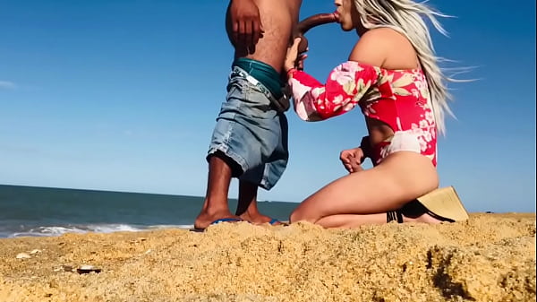 SUCKING DICK AT THE BEACH 
