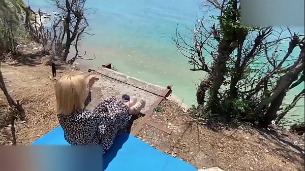 Play MP4 - Caught the eyes of passers-by&comma; but did not stop&comma; and continued to fuck