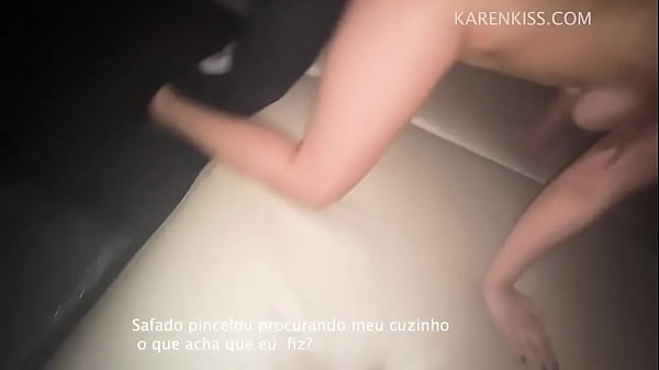 Ele sentiu o quentinho sacou o pau pra fora e veio ver como &eacute; gostoso fuder uma casada na frente do corno chudai 