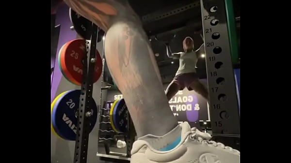 ️️ do you like to go to the gym let me know your favorite workout routines or what motivates you to h 