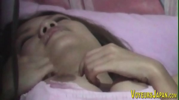 Japanese babe fingers herselfand climaxes