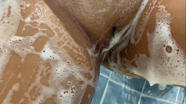 Play MP4 - I take a hot shower