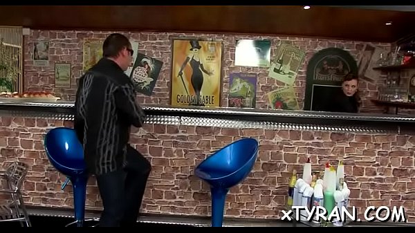 Stunner gives a steamy oral sex