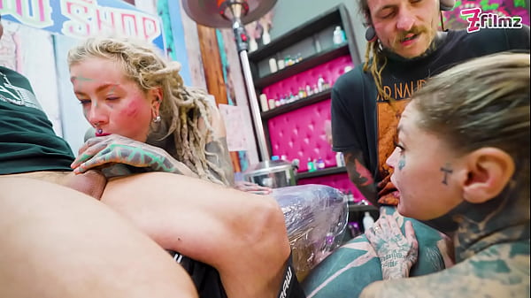 Nonton Tattooed Pair Big Dick Foursome Merry Gets Inked thumbnail