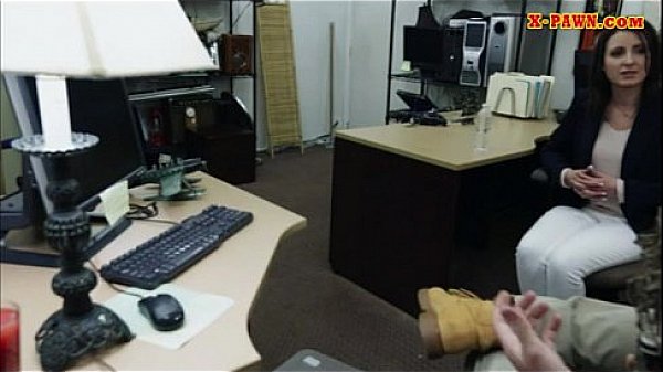 Customers wifey smashed by pawnkeeper in the backroom 