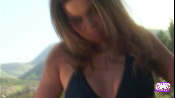 Nonton A Delicious Brunette Angel Gets Interviewed, Fingered, And Banged By A Thick Cock thumbnail