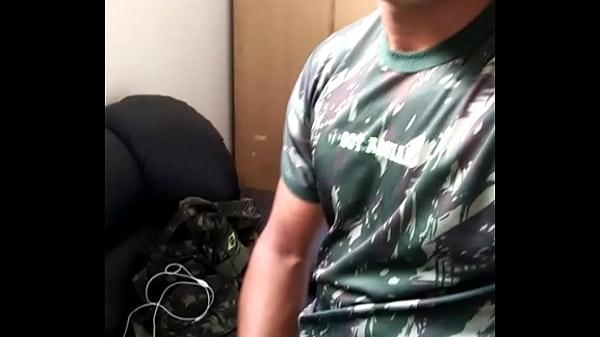 Play MP4 - militar avntureiro no trabalho