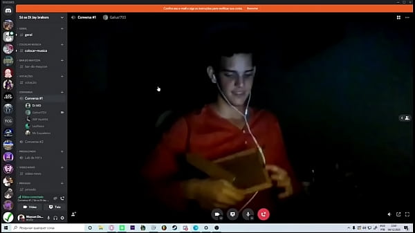 Novinha rabudamostrou tudo para dançarino na webcam enquanto_corno assistia tudo