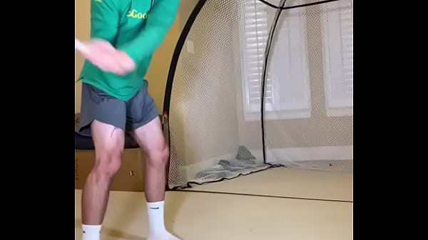 Chico TikTkr ense&ntilde_a su sabroso bulto