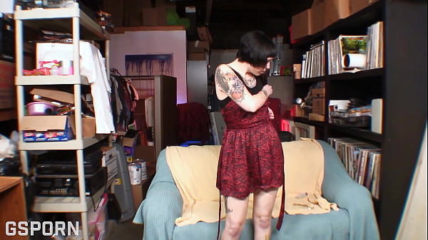 Nonton Bbc Fucking A Sexy Emo Milf Who Like The American Big Black Cock thumbnail