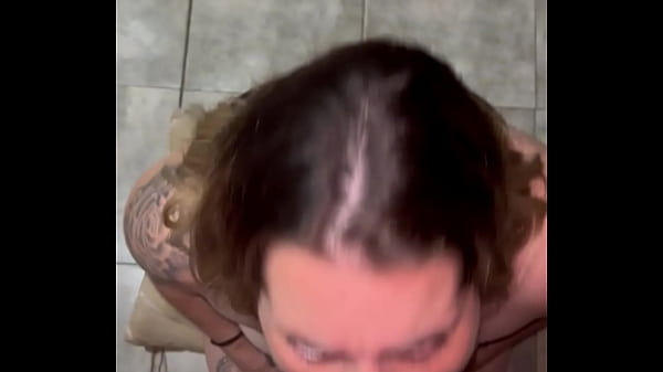 Que rico recibir todala leche en mi_cara