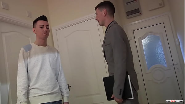 Adorable twink amateurs Riley Jordon and Scott Williams fuck