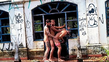 HOT BOYS NUM SEXO INTENSO NA FAZENDA ABANDONADA