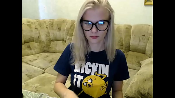 AvidCams com Miss JuliaCute Latvian Teen Girl_Not Playing Fortnite