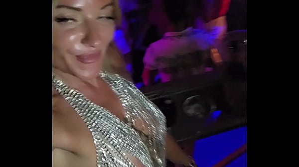 Play MP4 - J'ai &eacute;tait tr&egrave;s coquine ce soir l&agrave; en club&excl; J'ai sucer le mec de la &period;&period;&period;