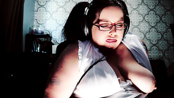 Gaming Streamer Gets Horny thumbnail