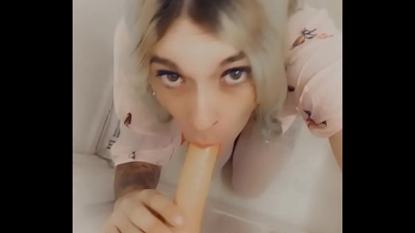 Slut In A Japanese Kimono Wants Dick thumbnail