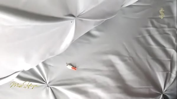 Nonton Tiny Intruder Gets Swallowed thumbnail