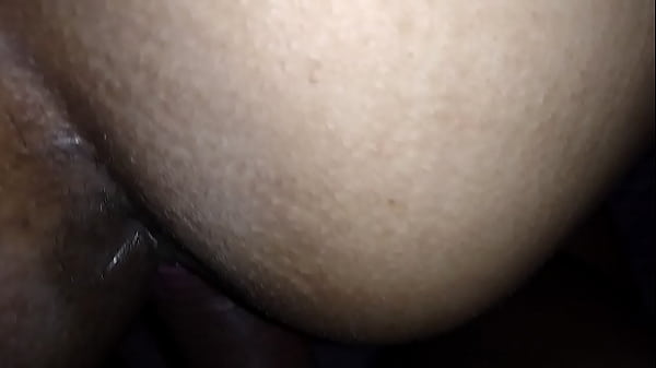 Brinquedo da esposa fazendo gozar gostoso e arrombando 