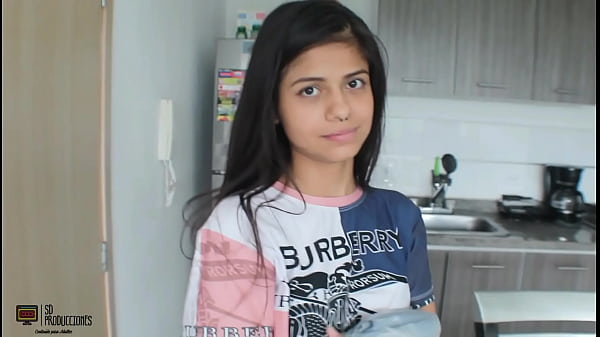 Play MP4 - El sexo rom&aacute;ntico matutino con una hermanastra brunette termin&oacute; con creampie