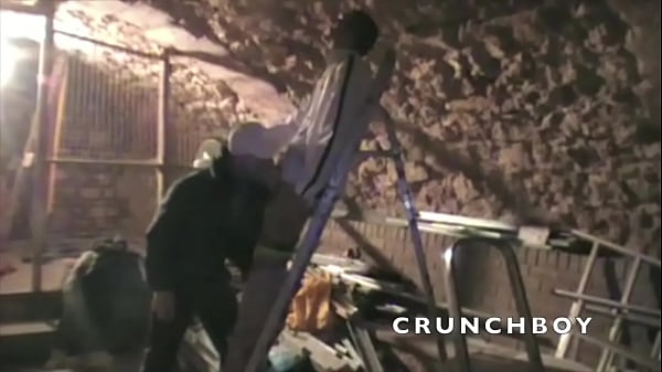 Deux Mecs De Cite Lascar Bais&eacute; Dans Une Cave thumbnail