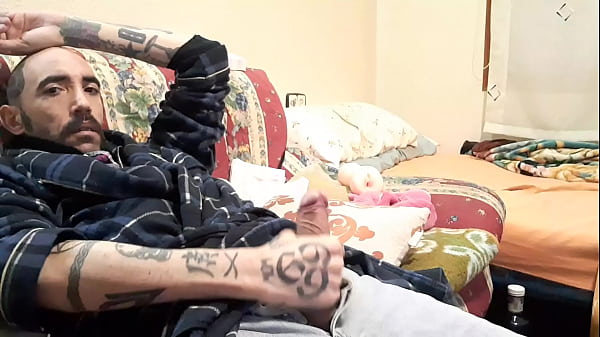 Masturbaci&oacute;n En Solitario Con Gran Poll&oacute;n Y Leche A Tope thumbnail