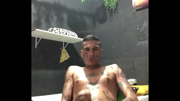 Play MP4 - Fui pego batendo uma escondido