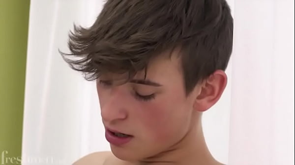 Play MP4 - 18 years old student breeds me