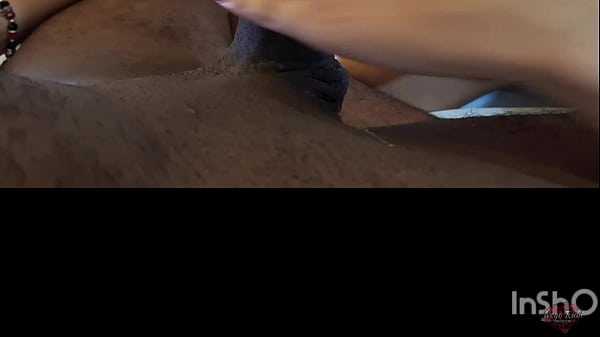 Play MP4 - Corno sabe que sua esposa trai ele com uma rola preta grande e grossa - Quando ela chega em casa arrombada o corno limpa toda a porra dela