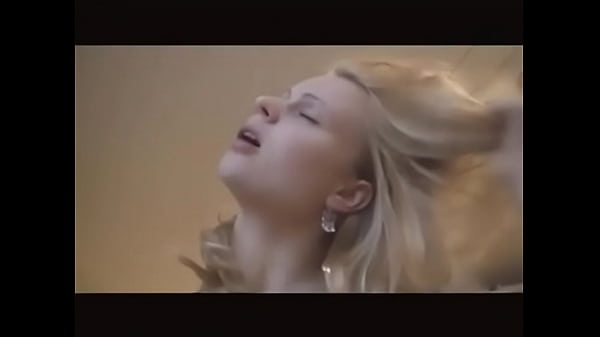 Loira Muito Gostosa Dando A Buceta Para O Namorado thumbnail