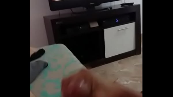 Play MP4 - Acabada viendo porno