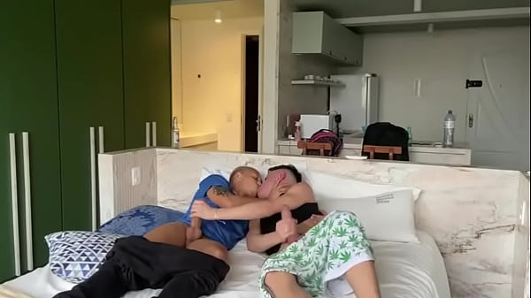 GALOPEI NO COLO DO MEU AMIGO DEPOIS DE APOSTAR QUE MEU TIME GANHARIA MAS PERDEU. 