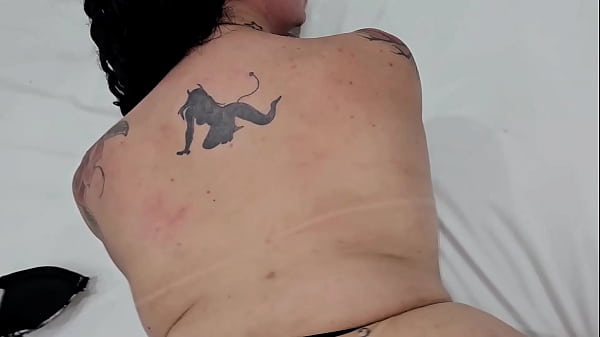 Milf safada gozou muito na dp e ganhou muito leite na boca 