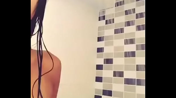 Nonton Hot Girl Dancing In Shower Teasing thumbnail