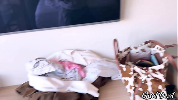 Ruiva safada chama zelador do hotel para o quarto enquanto o namorado vai a padaria 