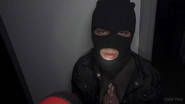 Play MP4 - I catch a thief in my house and punish her with anal sex