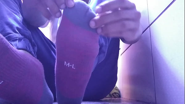 Play MP4 - HAVING A REST WITH MY NEW COLOR SOCKS