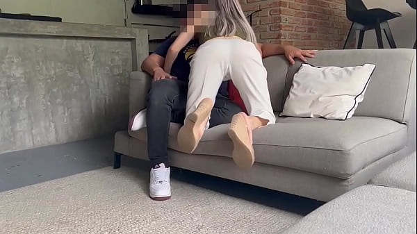 Nonton Roomie Caliente Tiene Sexo Brusco En El Lobby Con El Gordo Pervertido De Su Compa&ntilde;ero De Cuarto Despues De Un Par De Copas thumbnail