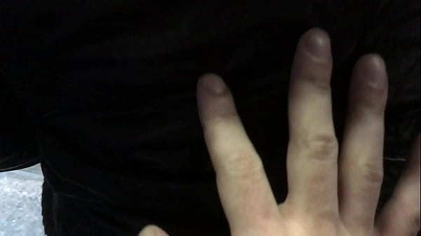 Tocando a jaqueta de nylon marrom da gordinha_Pt 3