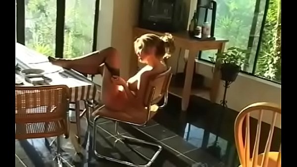 Tempting floozy puts_a sex toy unfathomable into her_wet pussy