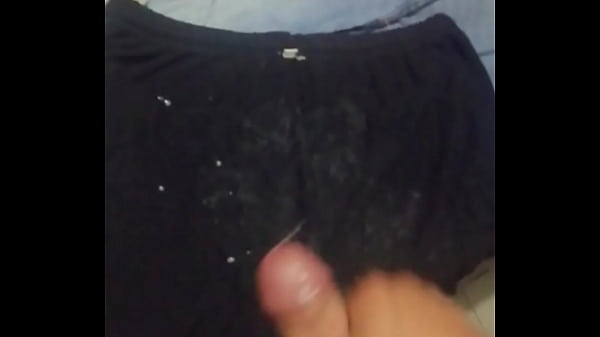 Play MP4 - Desechada en short mequeado