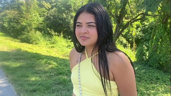 Hermosa_mujer seva follar con un desconocido porque el_novio ladejó sola en una carretera nacional