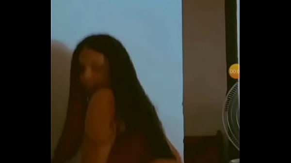 Nonton Novinha Pretinha Safada Dancando Funk De Shortinho Socado thumbnail