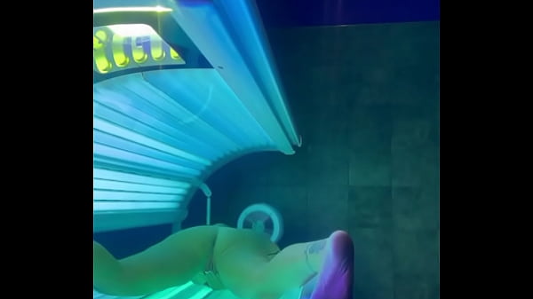 Play MP4 - Ally White masturbates in tanning booth