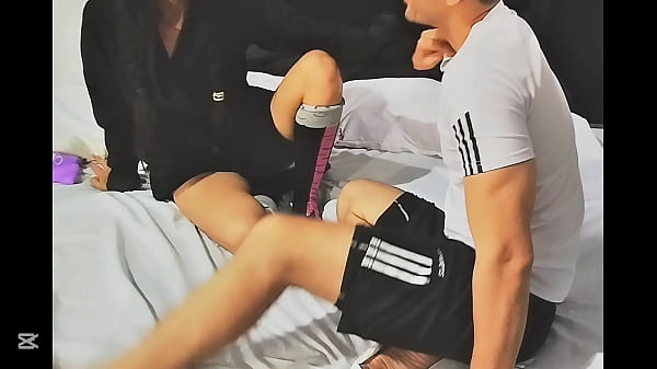 Abby atrapada y follada por polla gruesa 