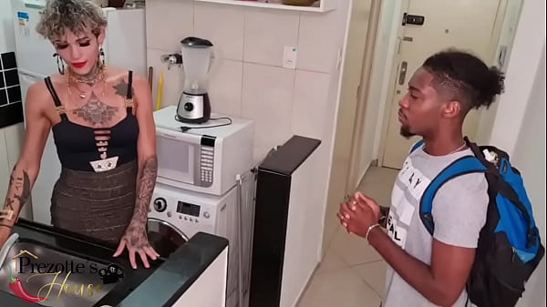 Play MP4 - arrombando o cuzinho do marido de aluguel dotado